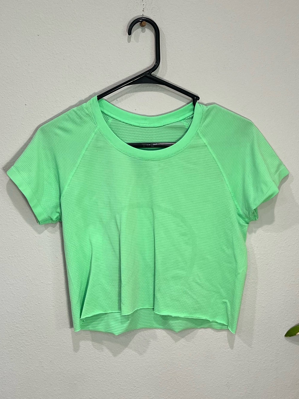 Lululemon Swiftly Tech Short-Sleeve
Shirt 2.0 | Cropped | size 8